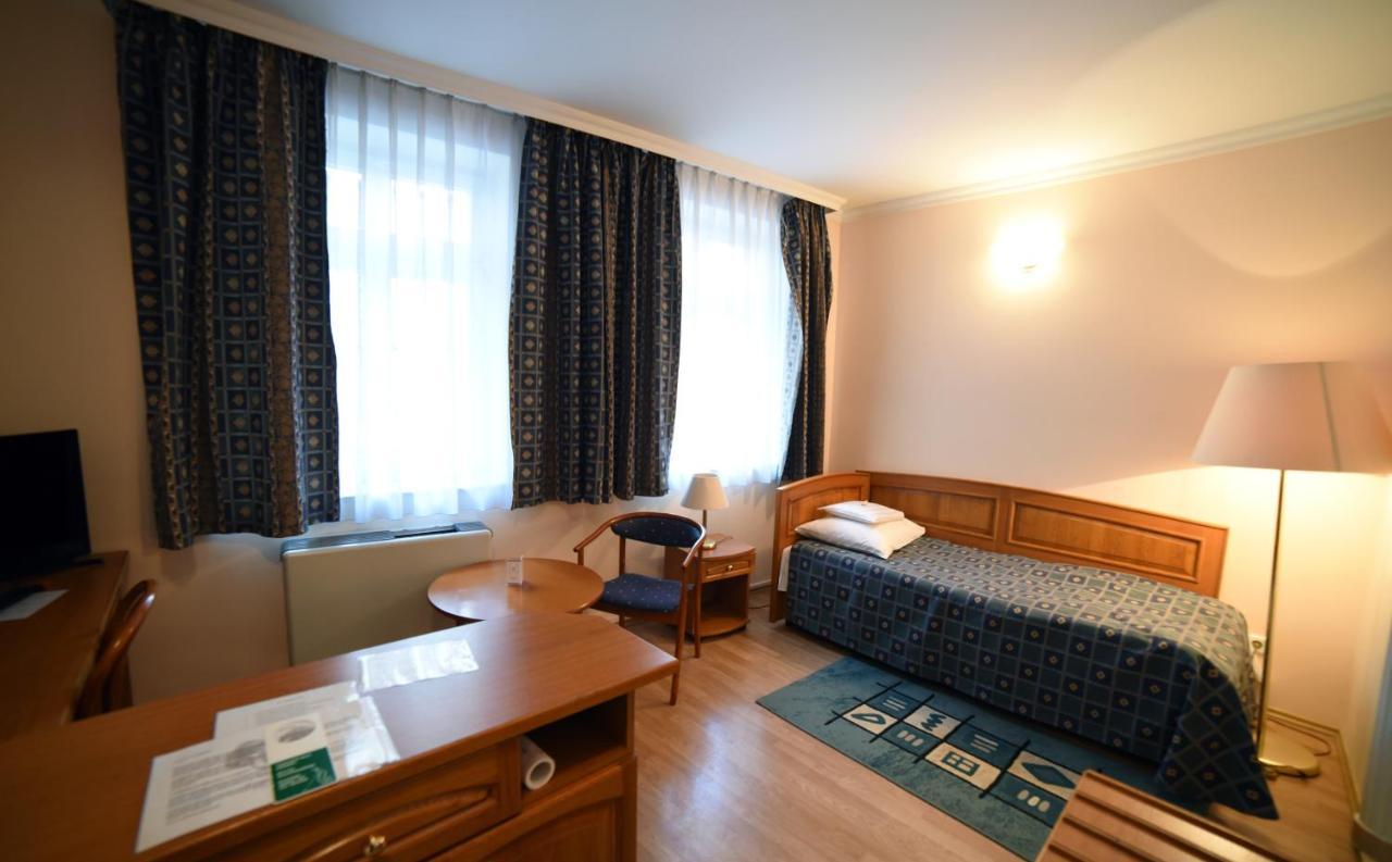 Hotel Pannonia 미슈콜츠 외부 사진