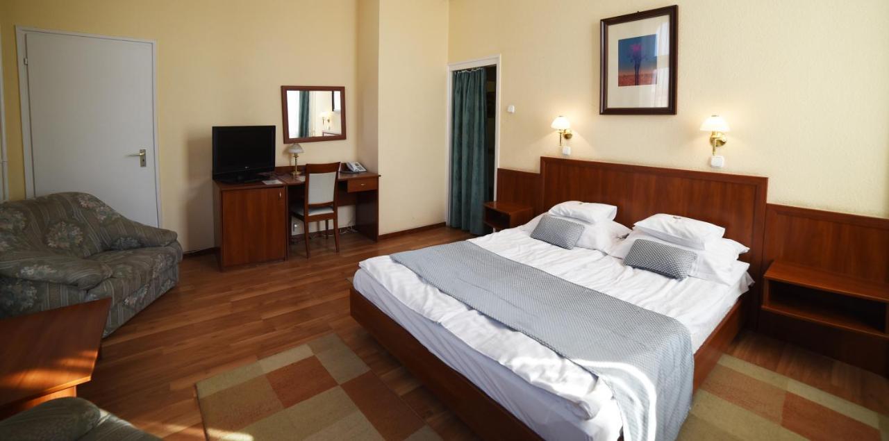 Hotel Pannonia 미슈콜츠 외부 사진