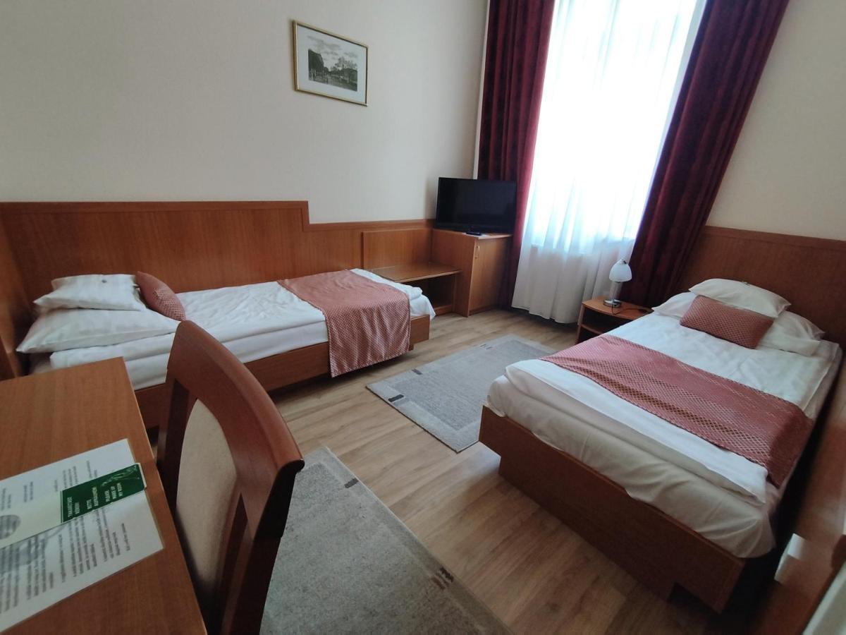 Hotel Pannonia 미슈콜츠 외부 사진