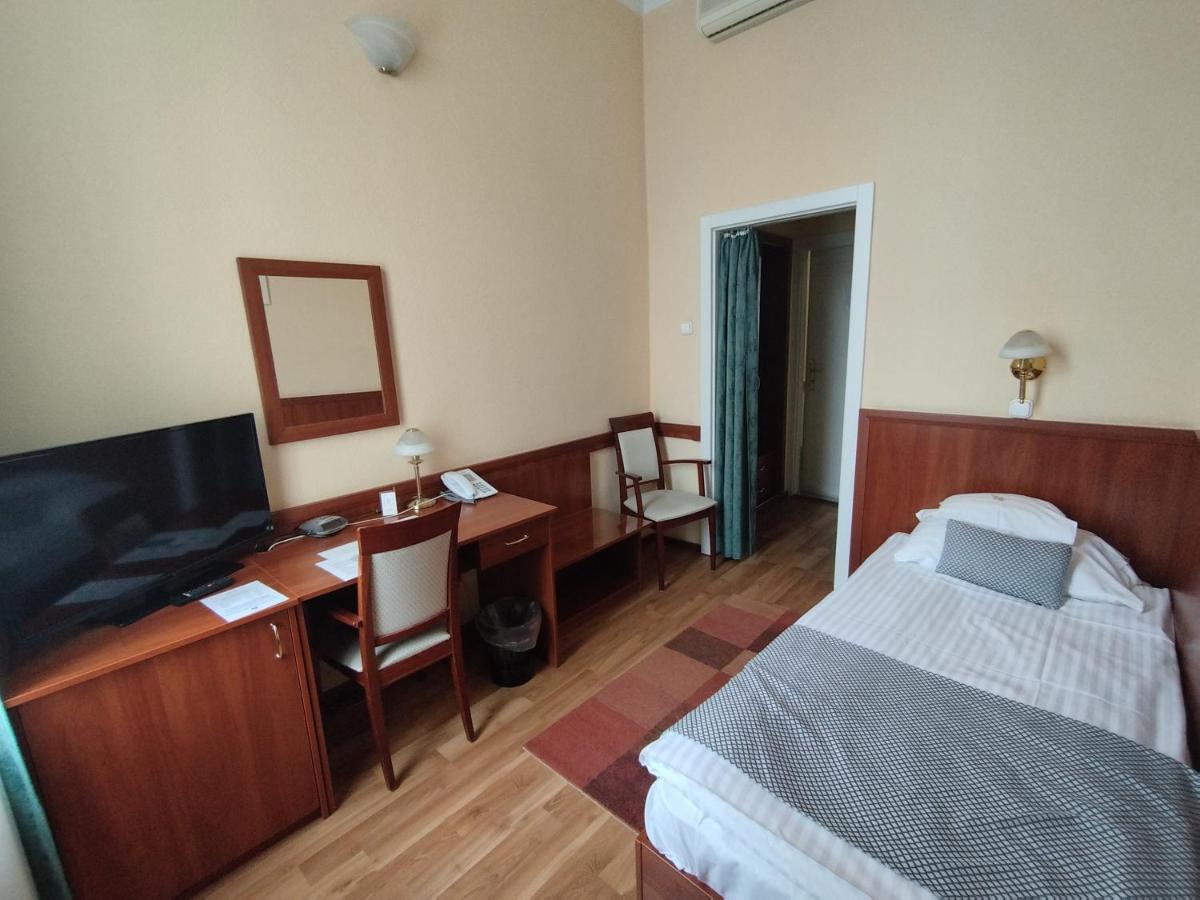 Hotel Pannonia 미슈콜츠 외부 사진