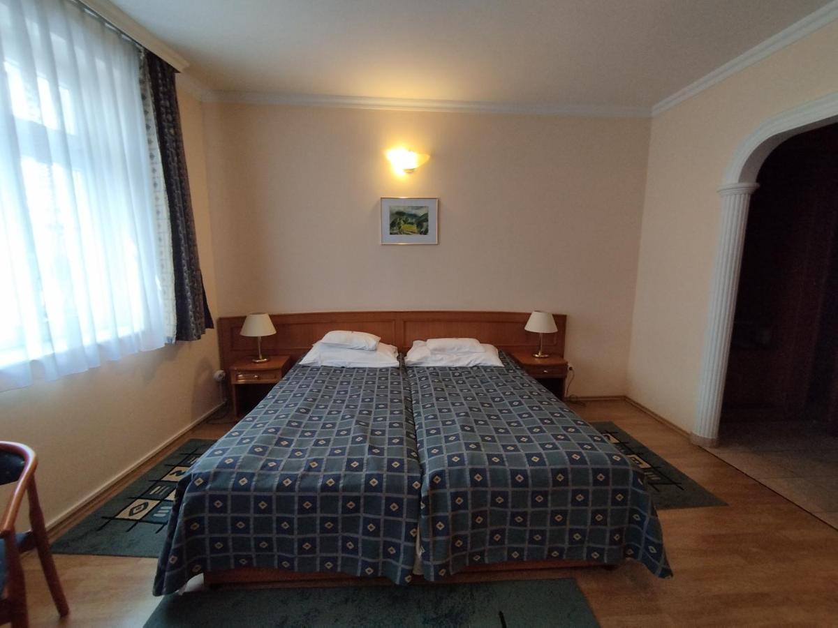 Hotel Pannonia 미슈콜츠 외부 사진