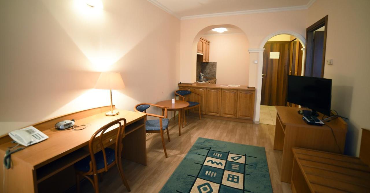 Hotel Pannonia 미슈콜츠 외부 사진